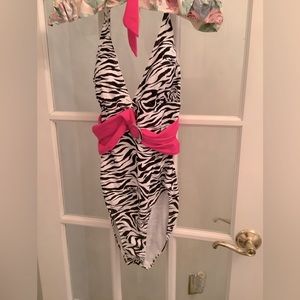 Beautiful bathing suit never worn NWOT